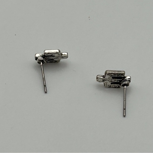 Small Novelty Silver Tone Cactus Stud Earrings Southwestern Fun Nature - Picture 7 of 9